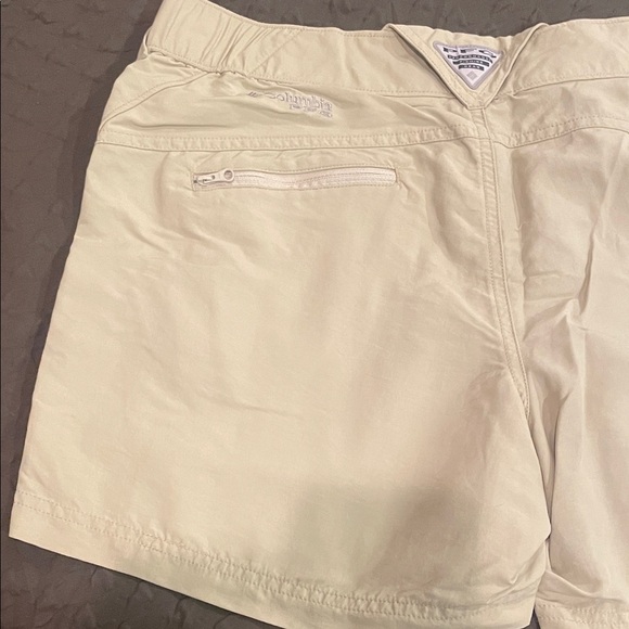 Columbia Women's Shorts - Picture 5 of 9